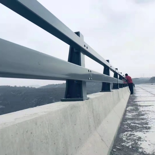 道路中央防撞栏杆按需加工生产