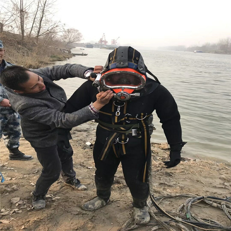 锡山区水下手机打捞公司潜水服务团队