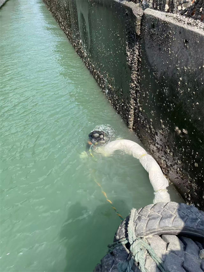 钢围堰水下清泥封底经验丰富