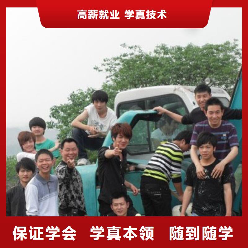 张家口市挖掘机培训学校学费多少钱——挖掘机学校学费